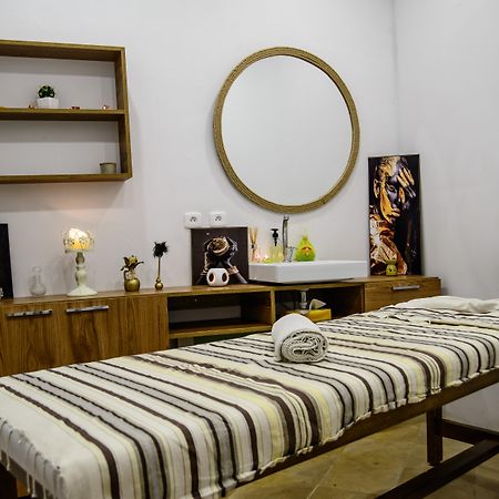 Suites Hotel Les Charmilles & Spa Ла-Марса Экстерьер фото