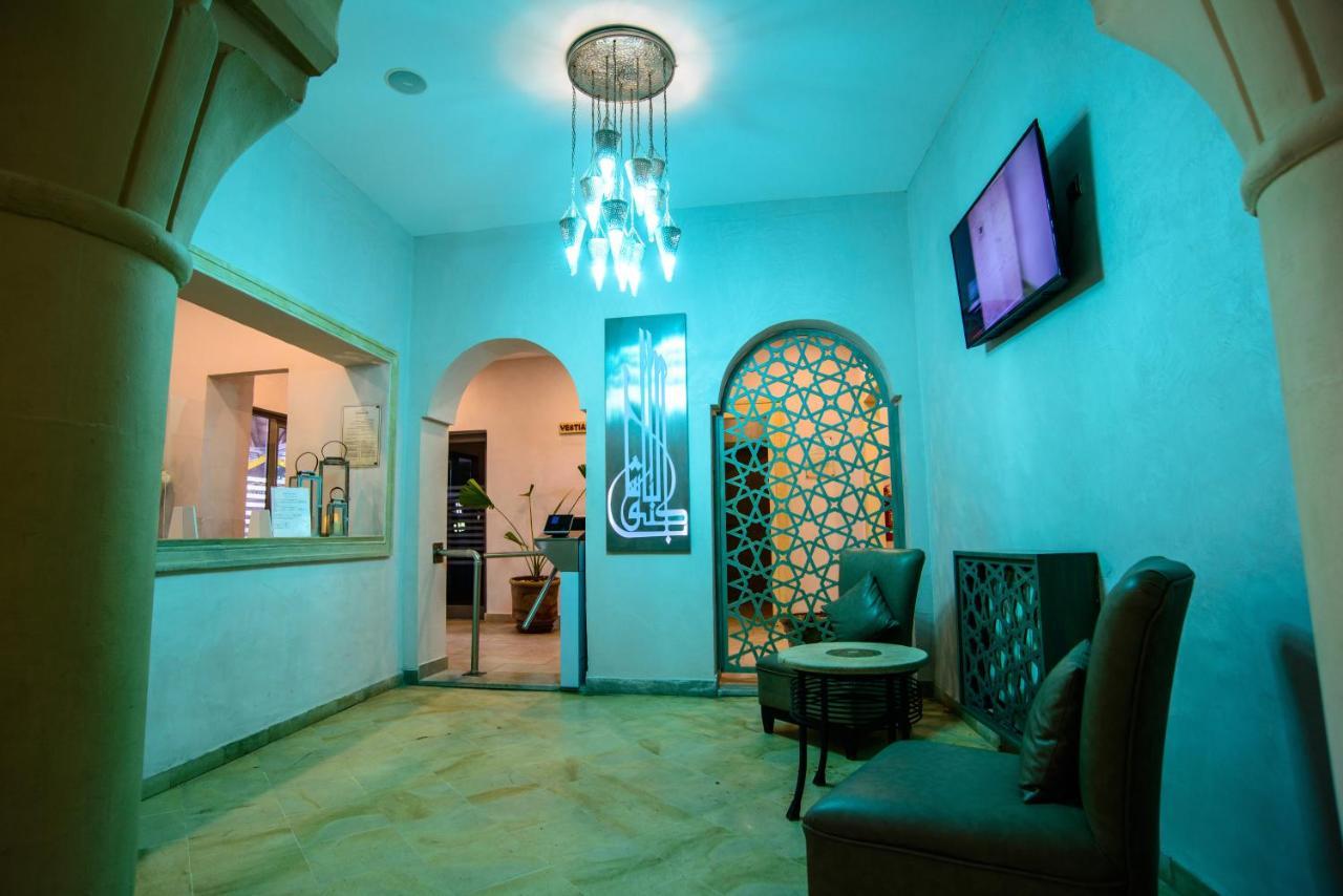 Suites Hotel Les Charmilles & Spa Ла-Марса Экстерьер фото