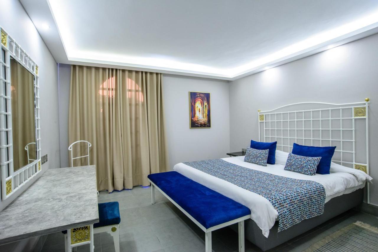 Suites Hotel Les Charmilles & Spa Ла-Марса Экстерьер фото