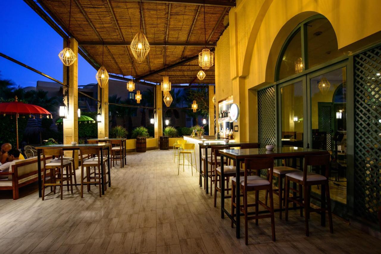 Suites Hotel Les Charmilles & Spa Ла-Марса Экстерьер фото
