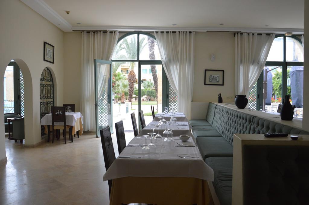 Suites Hotel Les Charmilles & Spa Ла-Марса Экстерьер фото