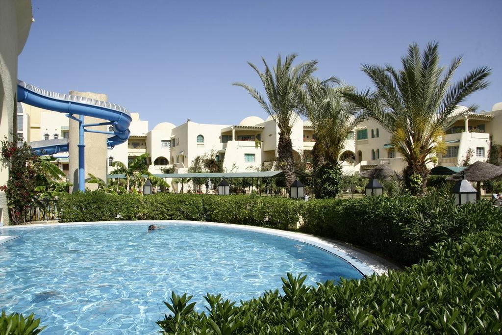 Suites Hotel Les Charmilles & Spa Ла-Марса Экстерьер фото