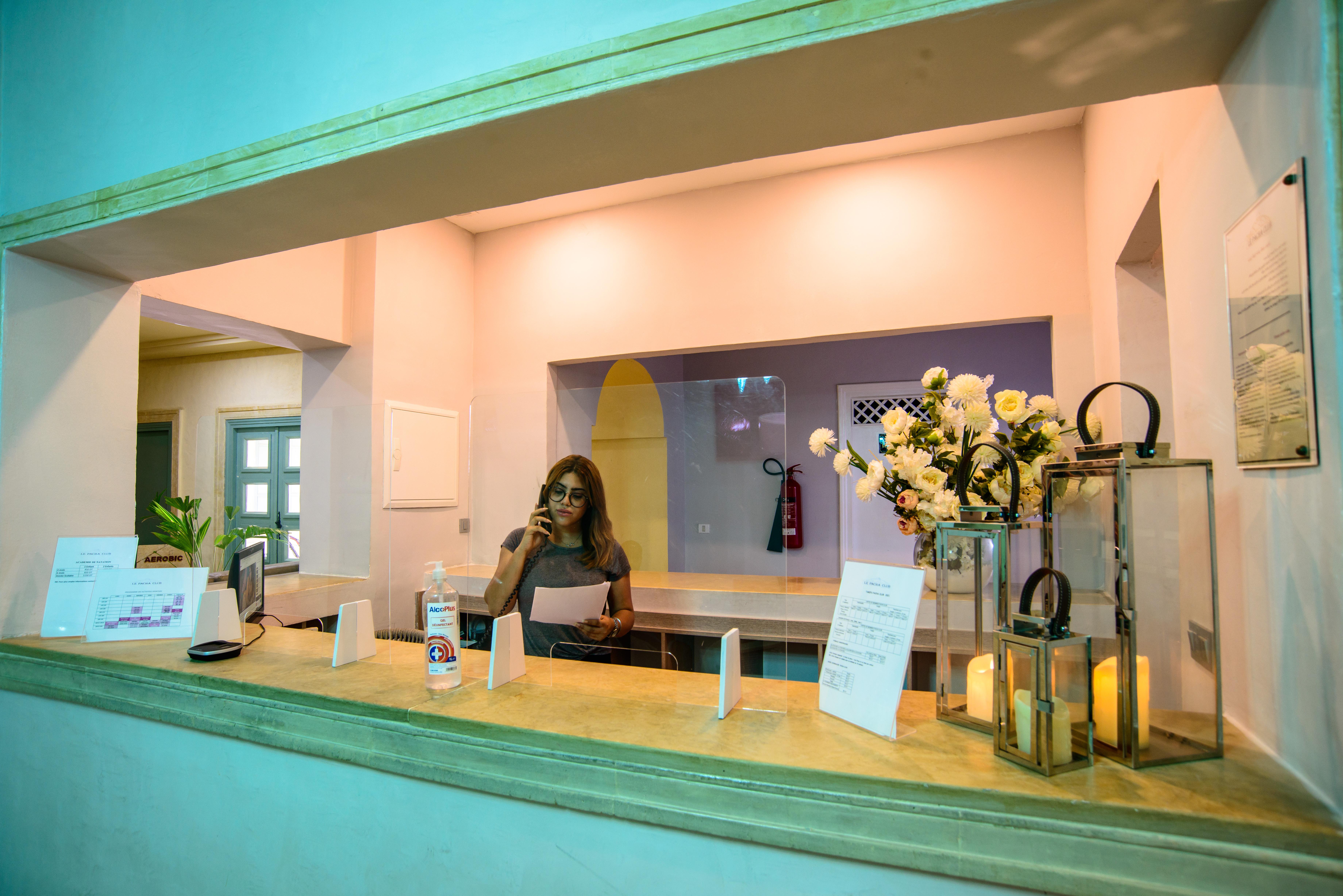 Suites Hotel Les Charmilles & Spa Ла-Марса Экстерьер фото