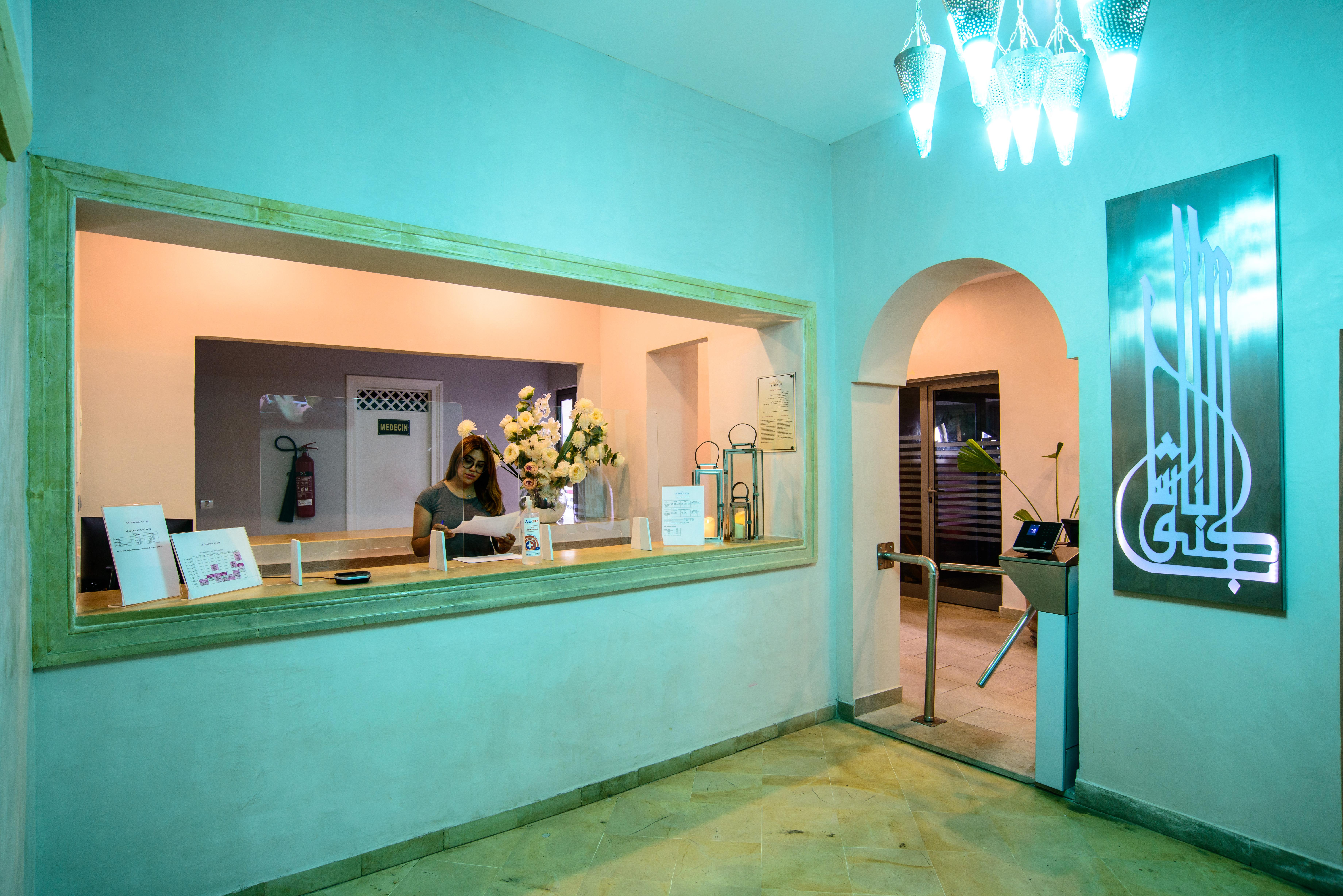 Suites Hotel Les Charmilles & Spa Ла-Марса Экстерьер фото