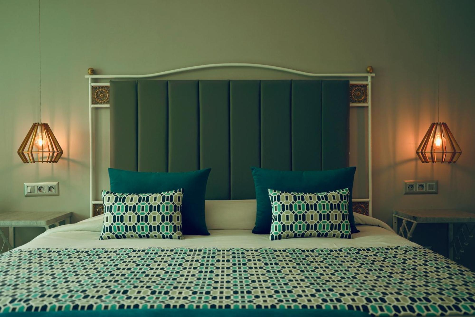 Suites Hotel Les Charmilles & Spa Ла-Марса Экстерьер фото