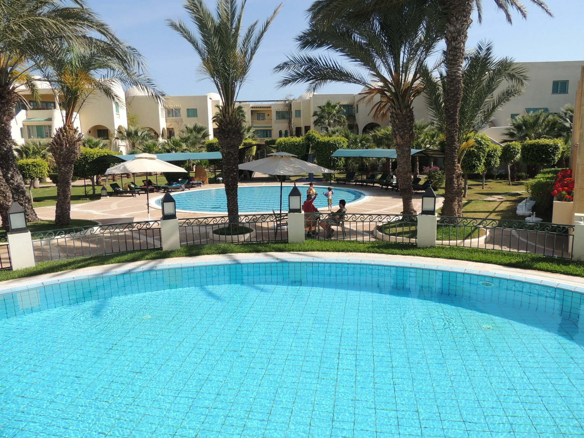 Suites Hotel Les Charmilles & Spa Ла-Марса Экстерьер фото